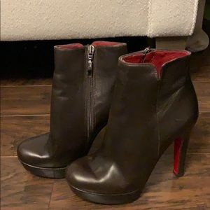 New Krizia brown leather booties